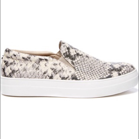 Steve Madden snakeskin sneaker slip on - Picture 2 of 8